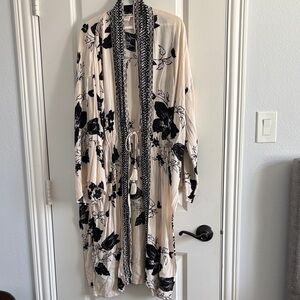Billabong Black and Cream Sea the Sun Kimono